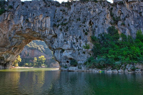Découvrir les merveilles du canyoning à Vallon Pont d'Arc