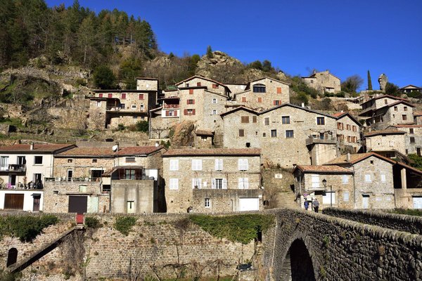 Initier vos enfants à l'escalade en Via Ferrata en Ardèche